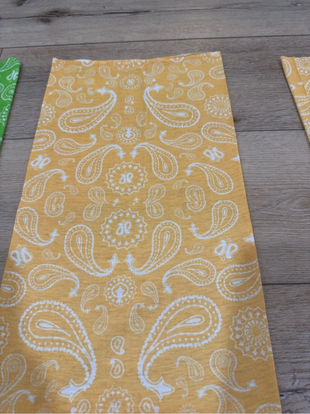 Source Unknown set bandana